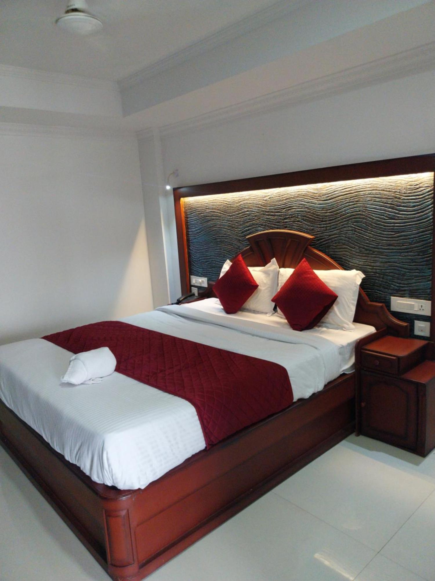 Hotel Savera Park Thrissur Экстерьер фото