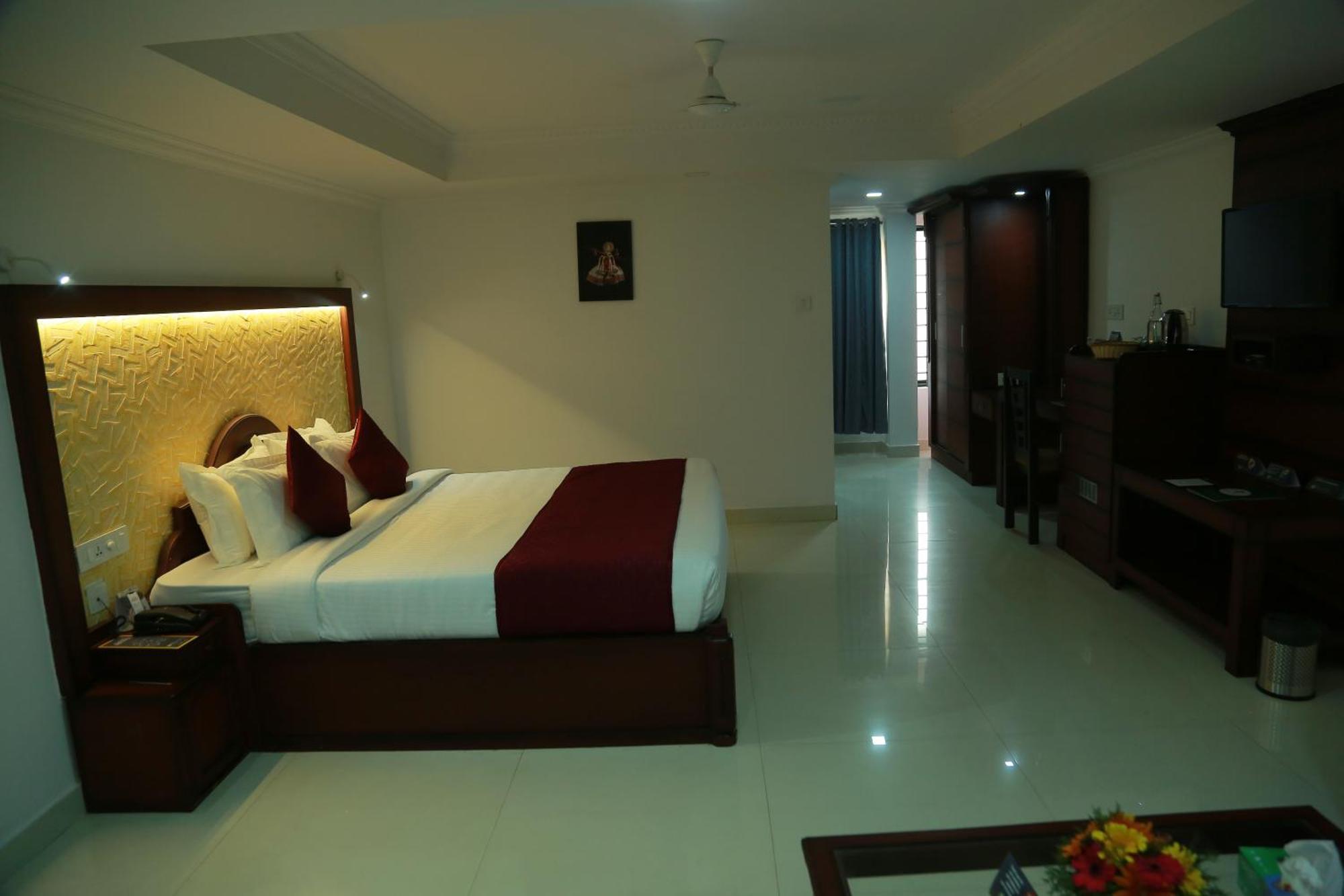 Hotel Savera Park Thrissur Экстерьер фото