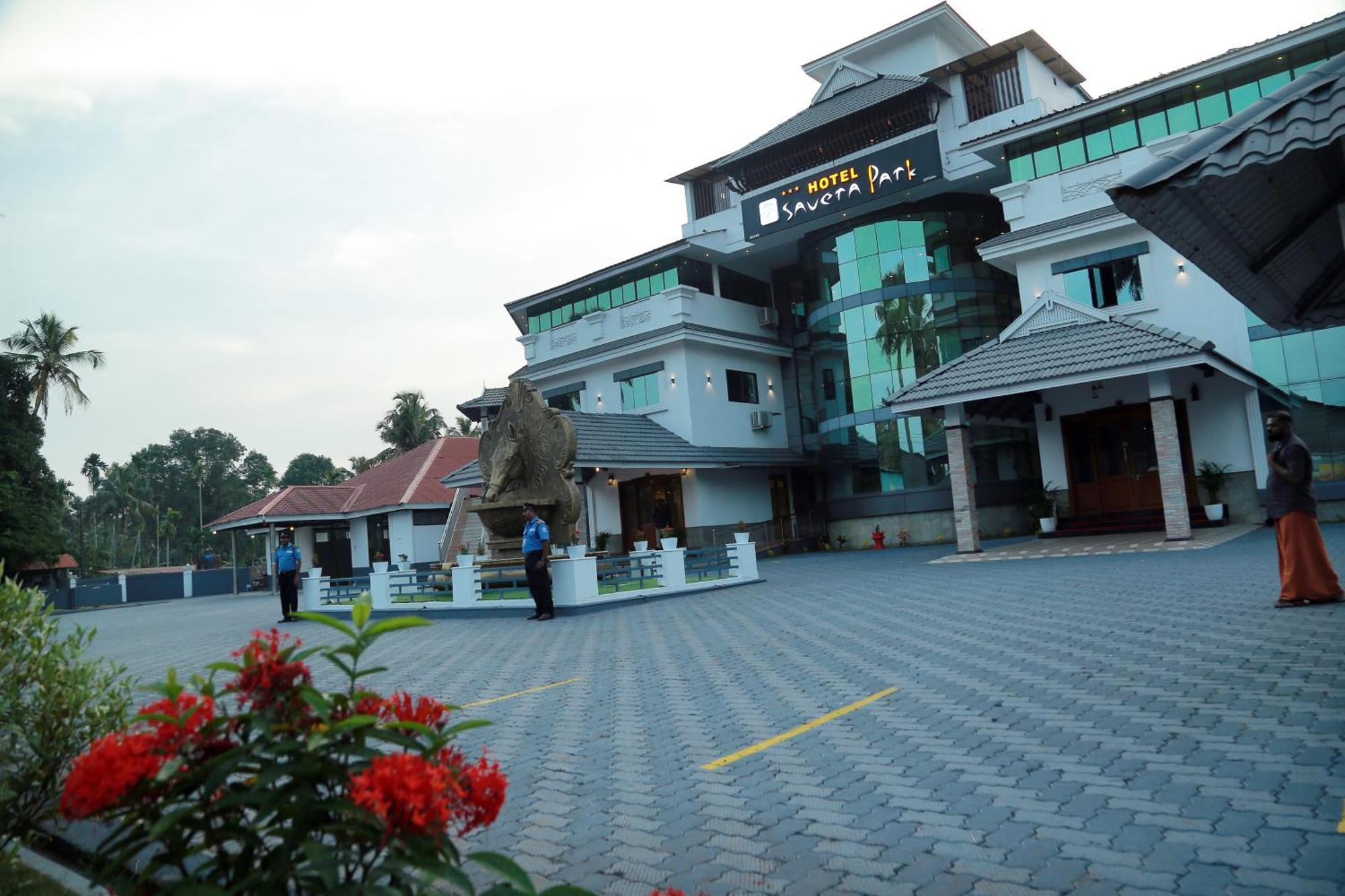 Hotel Savera Park Thrissur Экстерьер фото