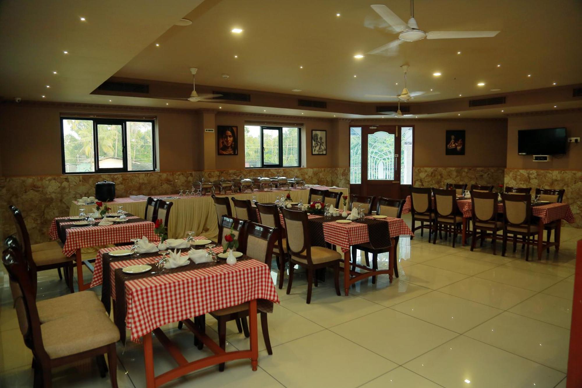 Hotel Savera Park Thrissur Экстерьер фото