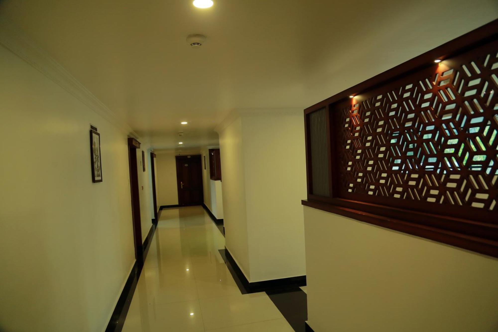 Hotel Savera Park Thrissur Экстерьер фото