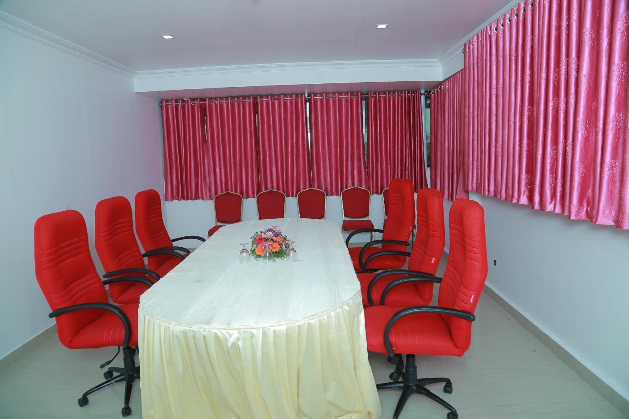 Hotel Savera Park Thrissur Экстерьер фото