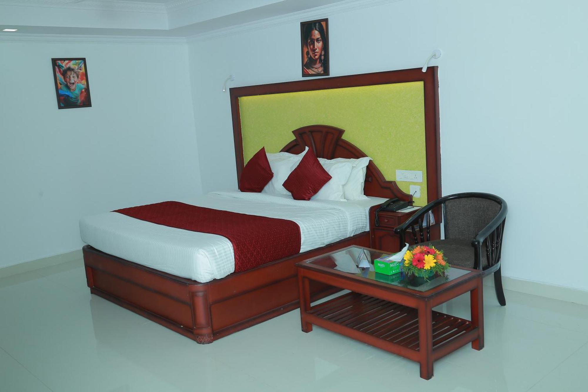 Hotel Savera Park Thrissur Экстерьер фото
