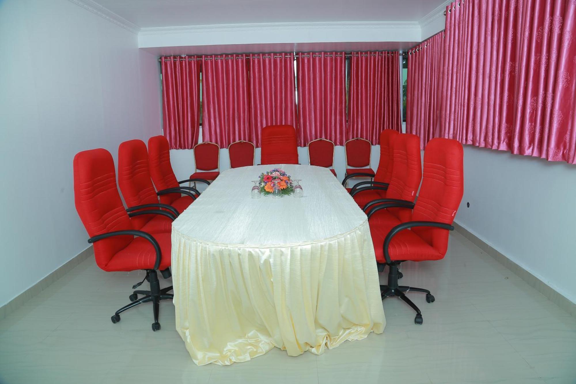 Hotel Savera Park Thrissur Экстерьер фото